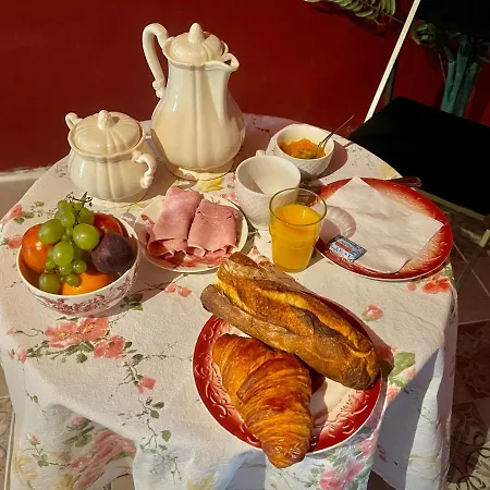 Maison Consulaire D De Charme Couette-café *